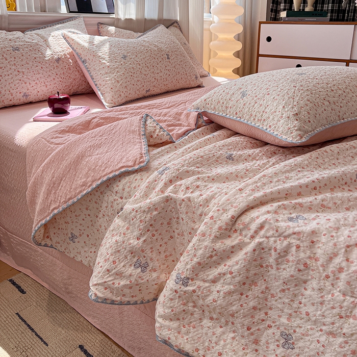 91家纺网 家纺一手货源 找家纺 一比一家纺 2026春夏新款三角针泡芙纱夏被夏凉被空调被四件套 三角针夏被-赫拉花园