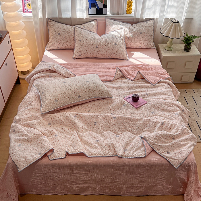 91家纺网 家纺一手货源 找家纺 一比一家纺 2026春夏新款三角针泡芙纱夏被夏凉被空调被四件套 三角针夏被-赫拉花园