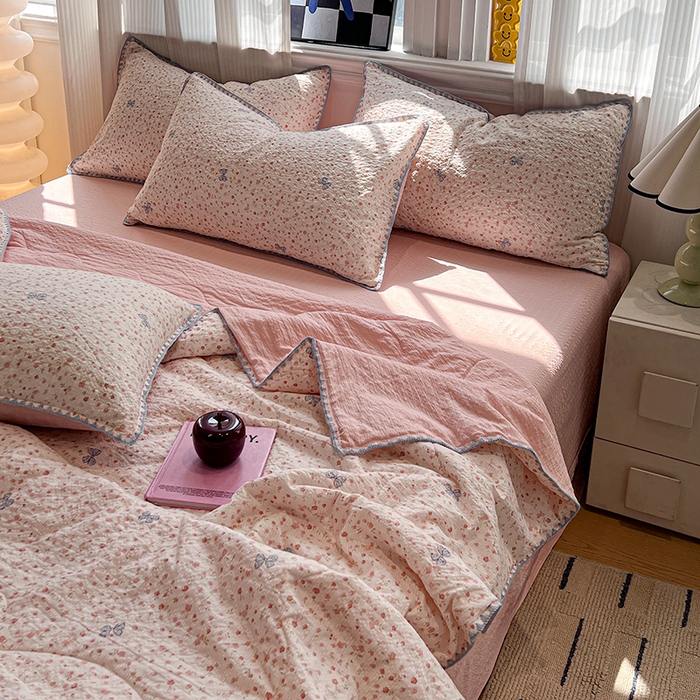 91家纺网 家纺一手货源 找家纺 一比一家纺 2026春夏新款三角针泡芙纱夏被夏凉被空调被四件套 三角针夏被-赫拉花园