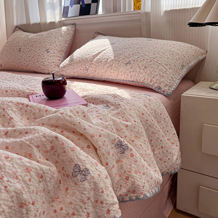 91家纺网 家纺一手货源 找家纺 一比一家纺 2026春夏新款三角针泡芙纱夏被夏凉被空调被四件套 三角针夏被-赫拉花园