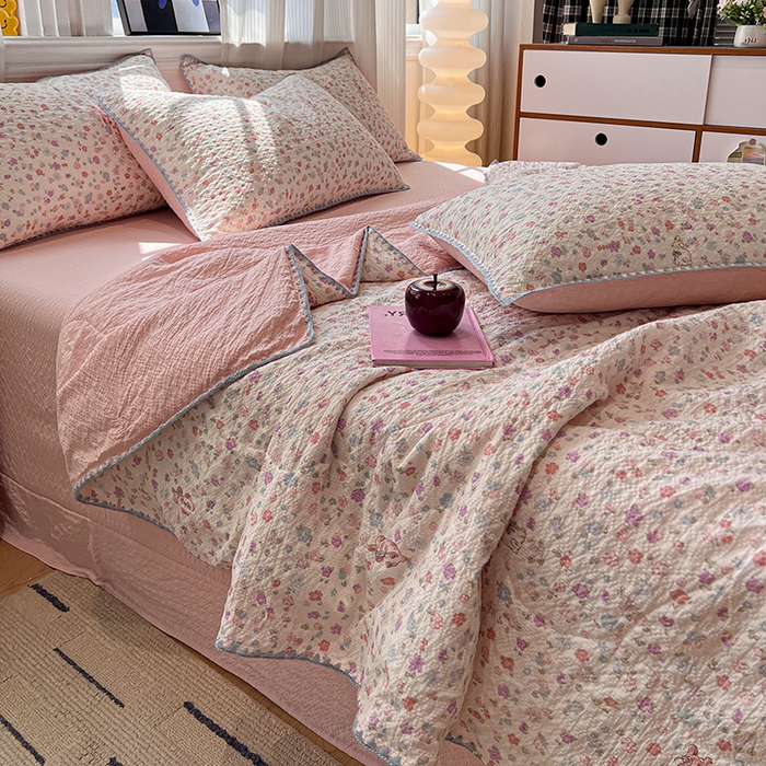 91家纺网 家纺一手货源 找家纺 一比一家纺 2026春夏新款三角针泡芙纱夏被夏凉被空调被四件套 三角针夏被-花漾萌兔