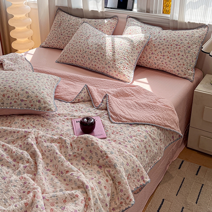 91家纺网 家纺一手货源 找家纺 一比一家纺 2026春夏新款三角针泡芙纱夏被夏凉被空调被四件套 三角针夏被-花漾萌兔