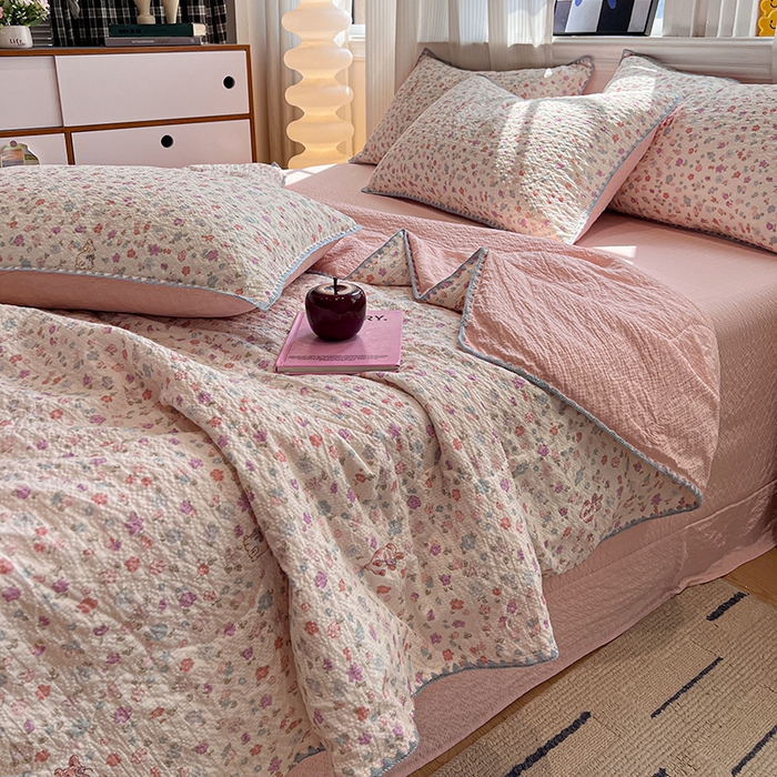 91家纺网 家纺一手货源 找家纺 一比一家纺 2026春夏新款三角针泡芙纱夏被夏凉被空调被四件套 三角针夏被-花漾萌兔