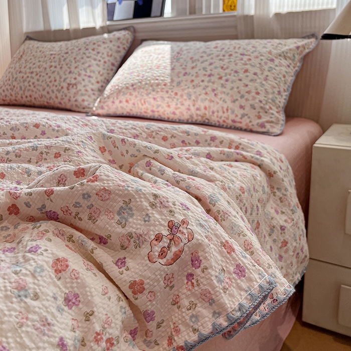 91家纺网 家纺一手货源 找家纺 一比一家纺 2026春夏新款三角针泡芙纱夏被夏凉被空调被四件套 三角针夏被-花漾萌兔