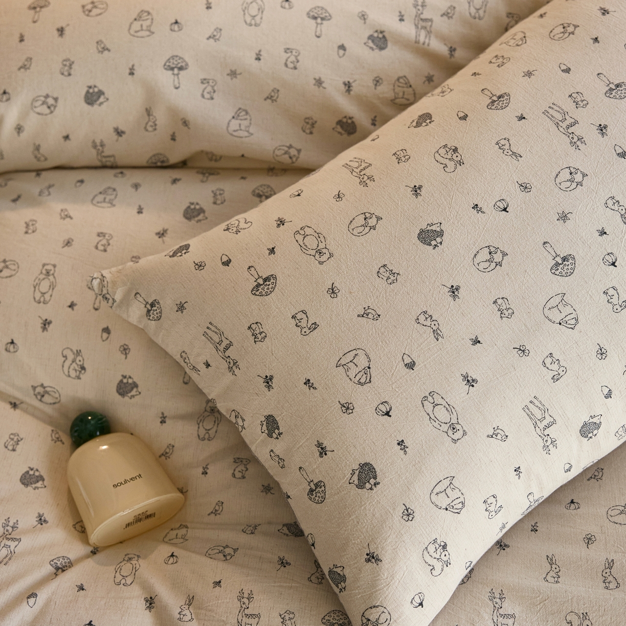 91家纺网 家纺一手货源 找家纺 亿梵家居 2026春夏新款A类棉麻印花四件套 奇妙森林