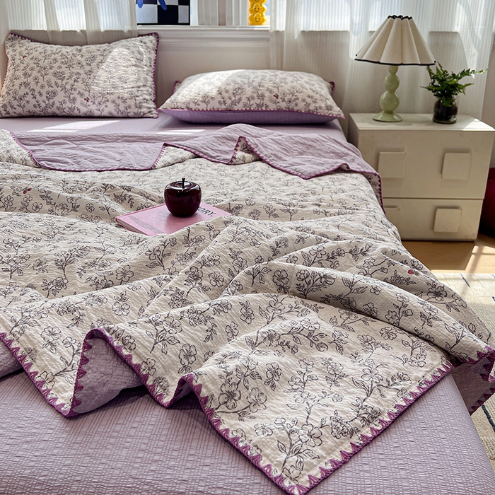 91家纺网 家纺一手货源 找家纺 一比一家纺 2026春夏新款三角针泡芙纱夏被夏凉被空调被四件套 三角针夏被-花影