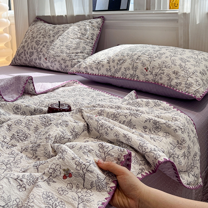 91家纺网 家纺一手货源 找家纺 一比一家纺 2026春夏新款三角针泡芙纱夏被夏凉被空调被四件套 三角针夏被-花影