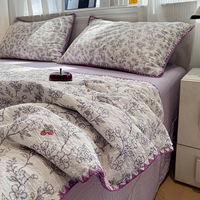 91家纺网 家纺一手货源 找家纺 一比一家纺 2026春夏新款三角针泡芙纱夏被夏凉被空调被四件套 三角针夏被-花影