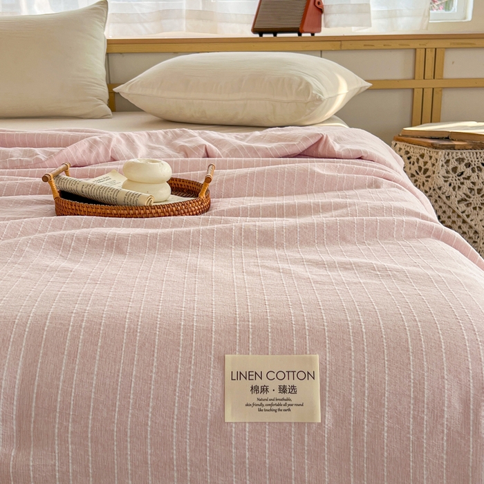 91家纺网 家纺一手货源 找家纺 库里梦家纺 2026春夏新款色织提花棉麻夏被夏凉被空调被四件套 贴标款条纹-粉