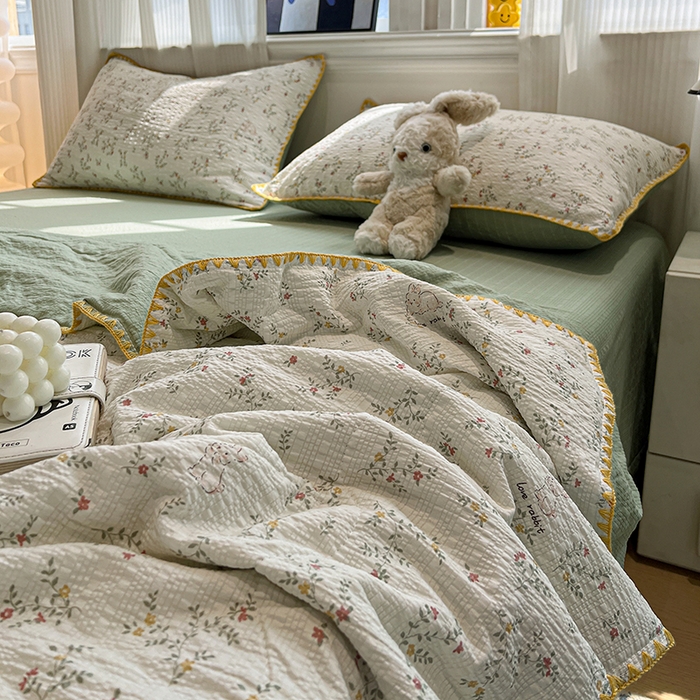 91家纺网 家纺一手货源 找家纺 一比一家纺 2026春夏新款三角针泡芙纱夏被夏凉被空调被四件套 三角针夏被-花枝兔