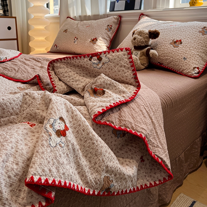 91家纺网 家纺一手货源 找家纺 一比一家纺 2026春夏新款三角针泡芙纱夏被夏凉被空调被四件套 三角针夏被-欢乐时光