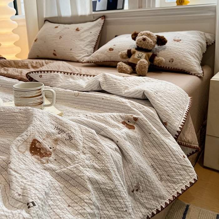 91家纺网 家纺一手货源 找家纺 一比一家纺 2026春夏新款三角针泡芙纱夏被夏凉被空调被四件套 三角针夏被-欢乐修狗