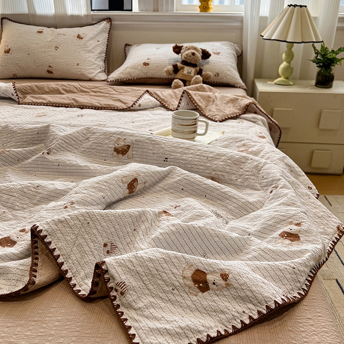 91家纺网 家纺一手货源 找家纺 一比一家纺 2026春夏新款三角针泡芙纱夏被夏凉被空调被四件套 三角针夏被-欢乐修狗