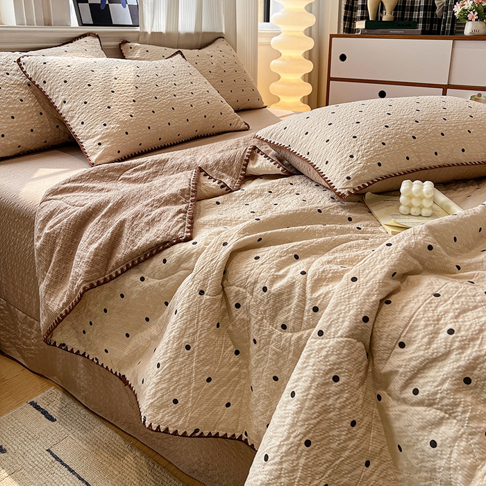 91家纺网 家纺一手货源 找家纺 一比一家纺 2026春夏新款三角针泡芙纱夏被夏凉被空调被四件套 三角针夏被-焦糖豆豆