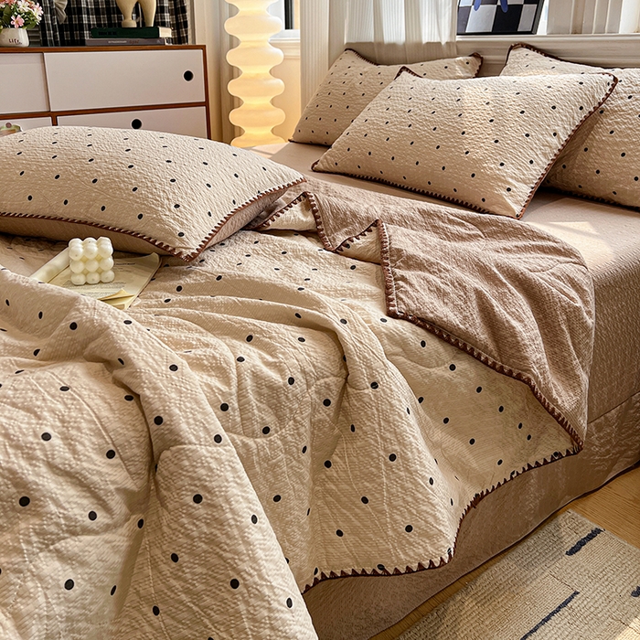 91家纺网 家纺一手货源 找家纺 一比一家纺 2026春夏新款三角针泡芙纱夏被夏凉被空调被四件套 三角针夏被-焦糖豆豆