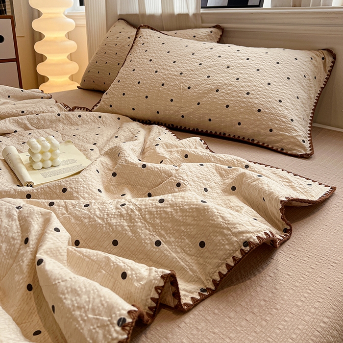 91家纺网 家纺一手货源 找家纺 一比一家纺 2026春夏新款三角针泡芙纱夏被夏凉被空调被四件套 三角针夏被-焦糖豆豆