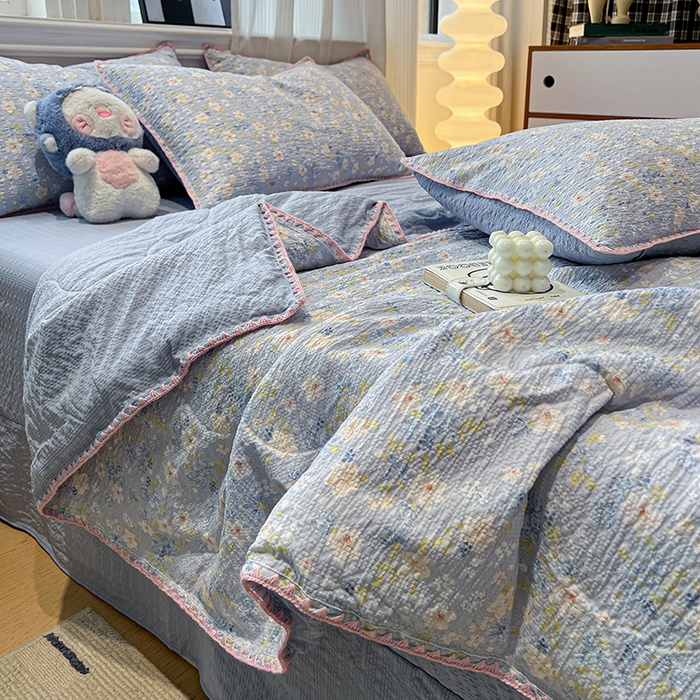 91家纺网 家纺一手货源 找家纺 一比一家纺 2026春夏新款三角针泡芙纱夏被夏凉被空调被四件套 三角针夏被-蓝樱