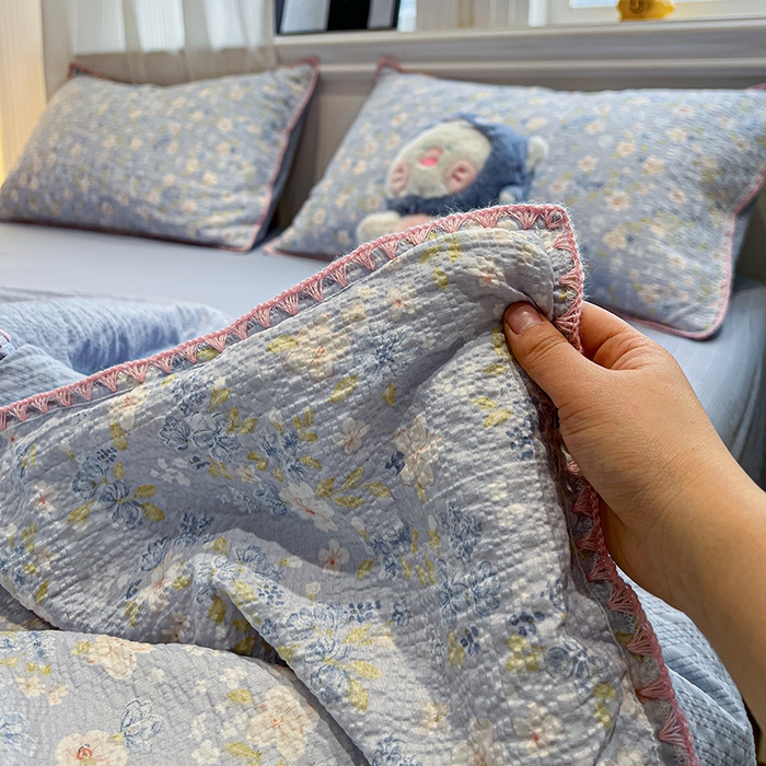 91家纺网 家纺一手货源 找家纺 一比一家纺 2026春夏新款三角针泡芙纱夏被夏凉被空调被四件套 三角针夏被-蓝樱