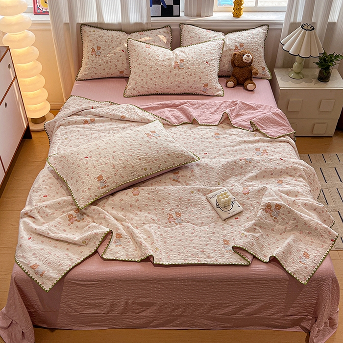 91家纺网 家纺一手货源 找家纺 一比一家纺 2026春夏新款三角针泡芙纱夏被夏凉被空调被四件套 三角针夏被-浪漫满屋