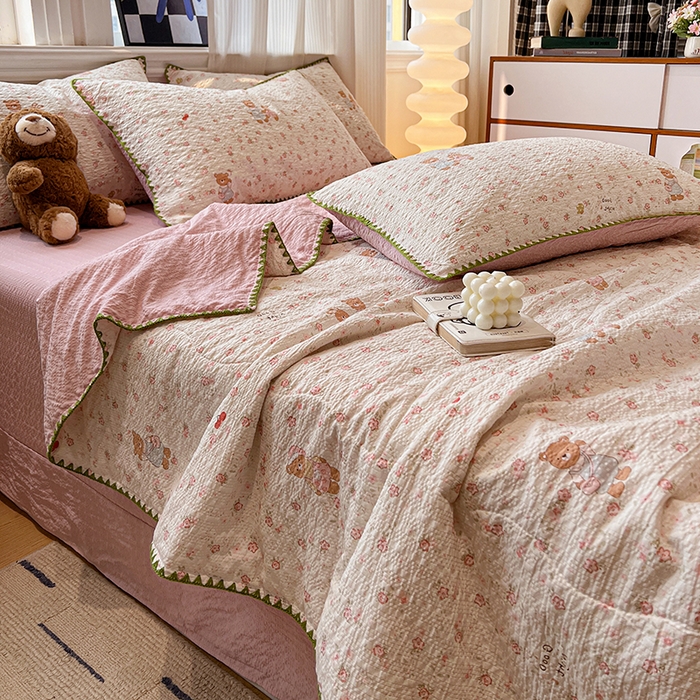 91家纺网 家纺一手货源 找家纺 一比一家纺 2026春夏新款三角针泡芙纱夏被夏凉被空调被四件套 三角针夏被-浪漫满屋