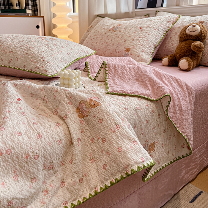 91家纺网 家纺一手货源 找家纺 一比一家纺 2026春夏新款三角针泡芙纱夏被夏凉被空调被四件套 三角针夏被-浪漫满屋