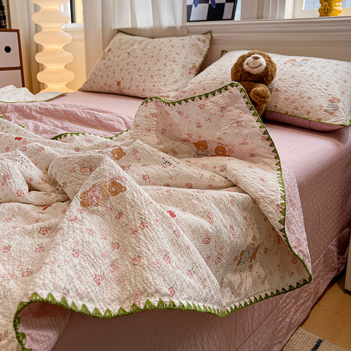 91家纺网 家纺一手货源 找家纺 一比一家纺 2026春夏新款三角针泡芙纱夏被夏凉被空调被四件套 三角针夏被-浪漫满屋