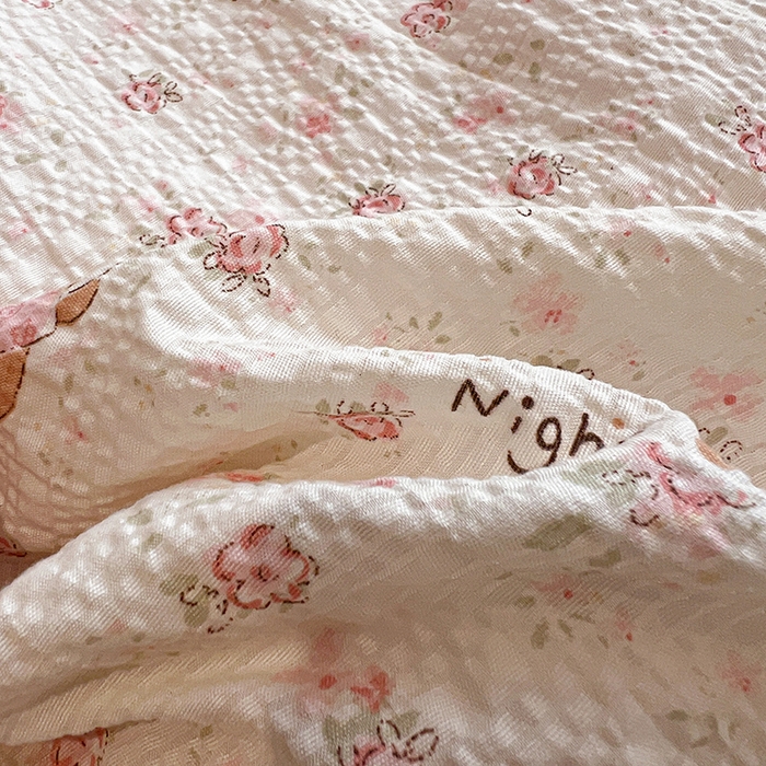 91家纺网 家纺一手货源 找家纺 一比一家纺 2026春夏新款三角针泡芙纱夏被夏凉被空调被四件套 三角针夏被-浪漫满屋