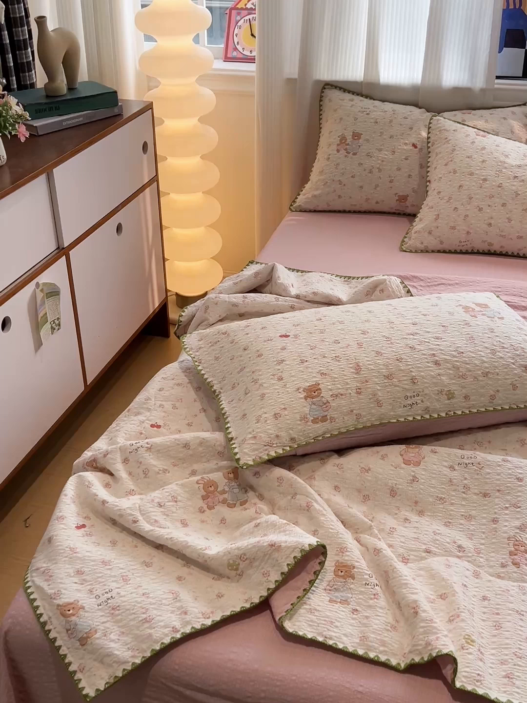 91家纺网 家纺一手货源 找家纺 一比一家纺 2026春夏新款三角针泡芙纱夏被夏凉被空调被四件套 三角针夏被-浪漫满屋