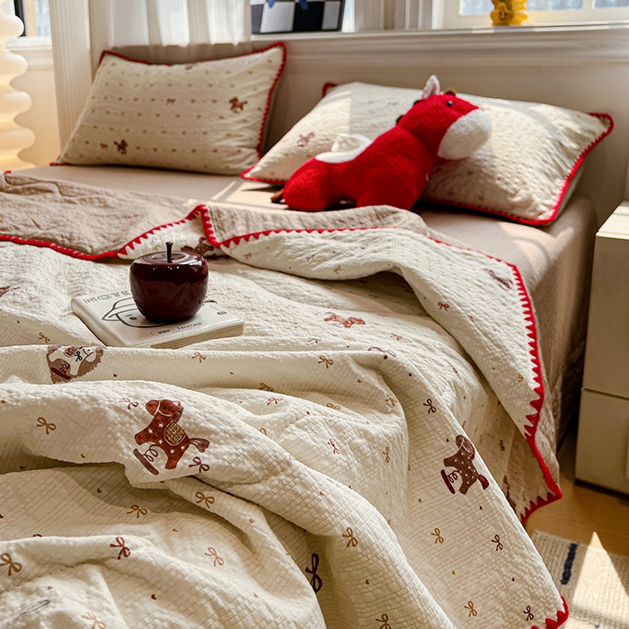 91家纺网 家纺一手货源 找家纺 一比一家纺 2026春夏新款三角针泡芙纱夏被夏凉被空调被四件套 三角针夏被-梦幻小马