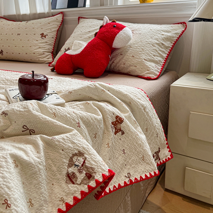 91家纺网 家纺一手货源 找家纺 一比一家纺 2026春夏新款三角针泡芙纱夏被夏凉被空调被四件套 三角针夏被-梦幻小马