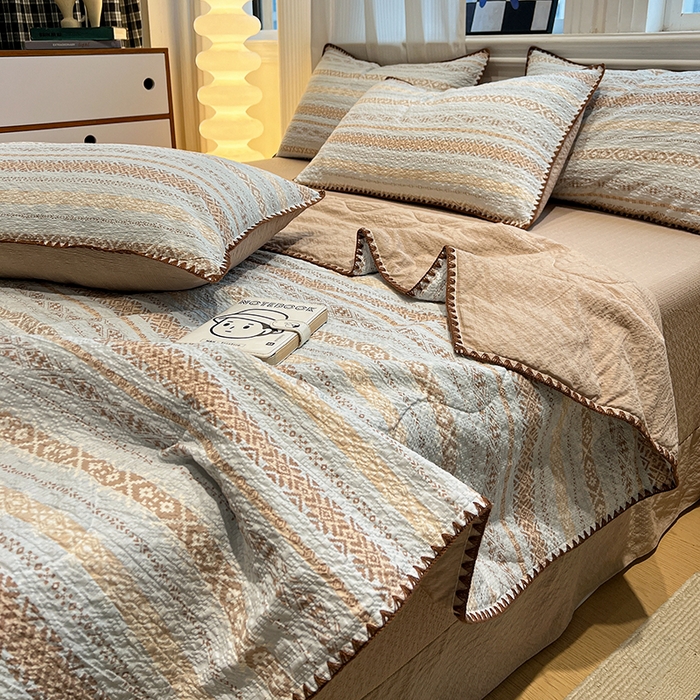 91家纺网 家纺一手货源 找家纺 一比一家纺 2026春夏新款三角针泡芙纱夏被夏凉被空调被四件套 三角针夏被-米希娅