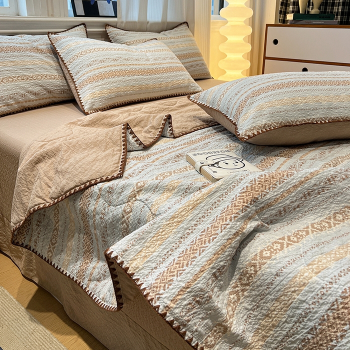 91家纺网 家纺一手货源 找家纺 一比一家纺 2026春夏新款三角针泡芙纱夏被夏凉被空调被四件套 三角针夏被-米希娅