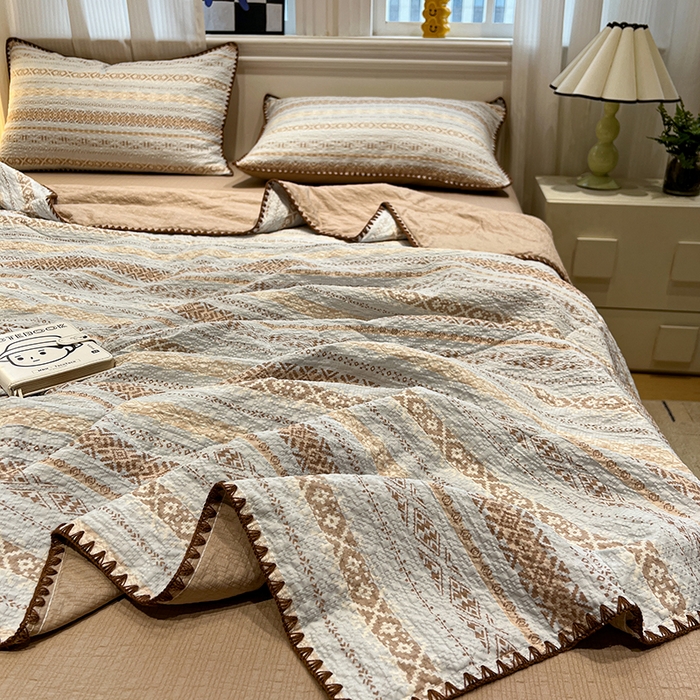 91家纺网 家纺一手货源 找家纺 一比一家纺 2026春夏新款三角针泡芙纱夏被夏凉被空调被四件套 三角针夏被-米希娅