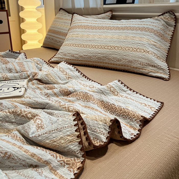 91家纺网 家纺一手货源 找家纺 一比一家纺 2026春夏新款三角针泡芙纱夏被夏凉被空调被四件套 三角针夏被-米希娅