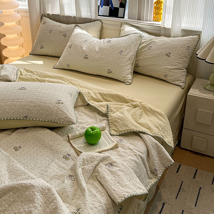 91家纺网 家纺一手货源 找家纺 一比一家纺 2026春夏新款三角针泡芙纱夏被夏凉被空调被四件套 三角针夏被-青色樱桃