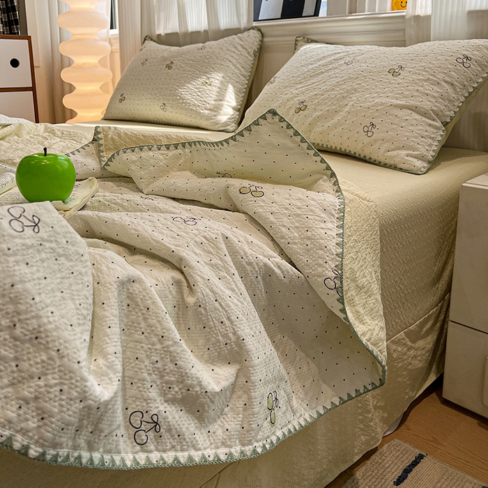 91家纺网 家纺一手货源 找家纺 一比一家纺 2026春夏新款三角针泡芙纱夏被夏凉被空调被四件套 三角针夏被-青色樱桃