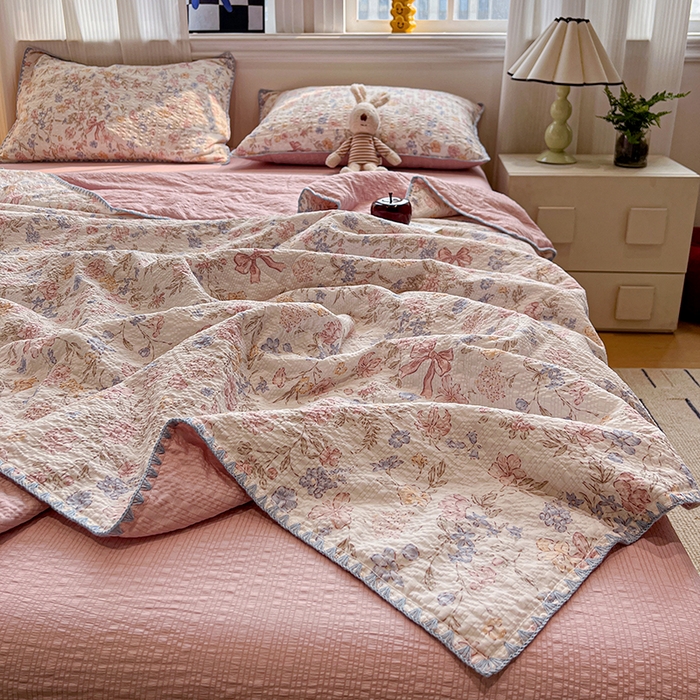 91家纺网 家纺一手货源 找家纺 一比一家纺 2026春夏新款三角针泡芙纱夏被夏凉被空调被四件套 三角针夏被-诗意柔