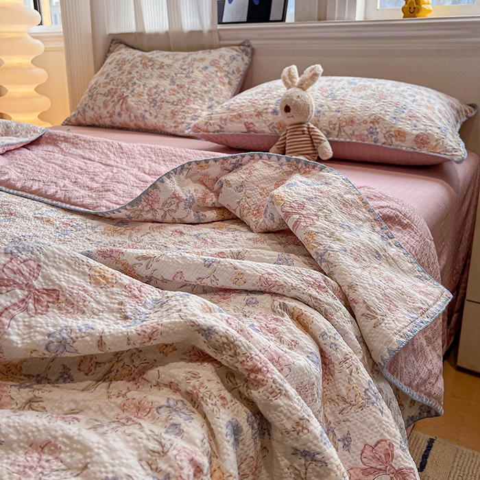 91家纺网 家纺一手货源 找家纺 一比一家纺 2026春夏新款三角针泡芙纱夏被夏凉被空调被四件套 三角针夏被-诗意柔