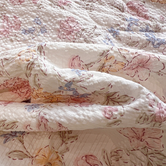 91家纺网 家纺一手货源 找家纺 一比一家纺 2026春夏新款三角针泡芙纱夏被夏凉被空调被四件套 三角针夏被-诗意柔