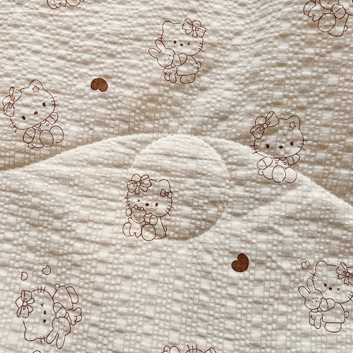 91家纺网 家纺一手货源 找家纺 一比一家纺 2026春夏新款三角针泡芙纱夏被夏凉被空调被四件套 三角针夏被-甜心KT