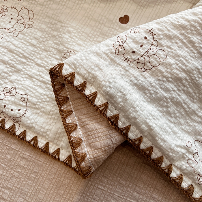 91家纺网 家纺一手货源 找家纺 一比一家纺 2026春夏新款三角针泡芙纱夏被夏凉被空调被四件套 三角针夏被-甜心KT