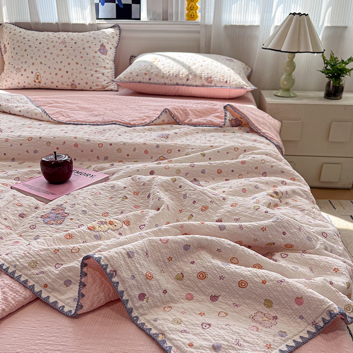 91家纺网 家纺一手货源 找家纺 一比一家纺 2026春夏新款三角针泡芙纱夏被夏凉被空调被四件套 三角针夏被-小黄鸭