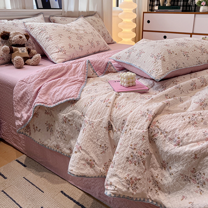 91家纺网 家纺一手货源 找家纺 一比一家纺 2026春夏新款三角针泡芙纱夏被夏凉被空调被四件套 三角针夏被-紫花楹