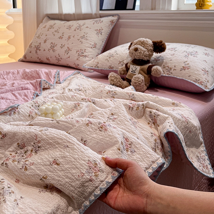 91家纺网 家纺一手货源 找家纺 一比一家纺 2026春夏新款三角针泡芙纱夏被夏凉被空调被四件套 三角针夏被-紫花楹