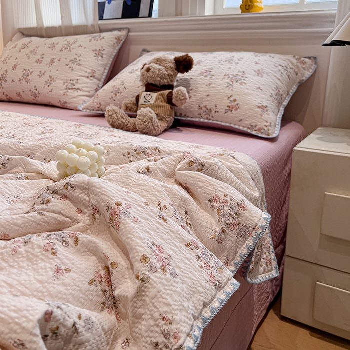 91家纺网 家纺一手货源 找家纺 一比一家纺 2026春夏新款三角针泡芙纱夏被夏凉被空调被四件套 三角针夏被-紫花楹