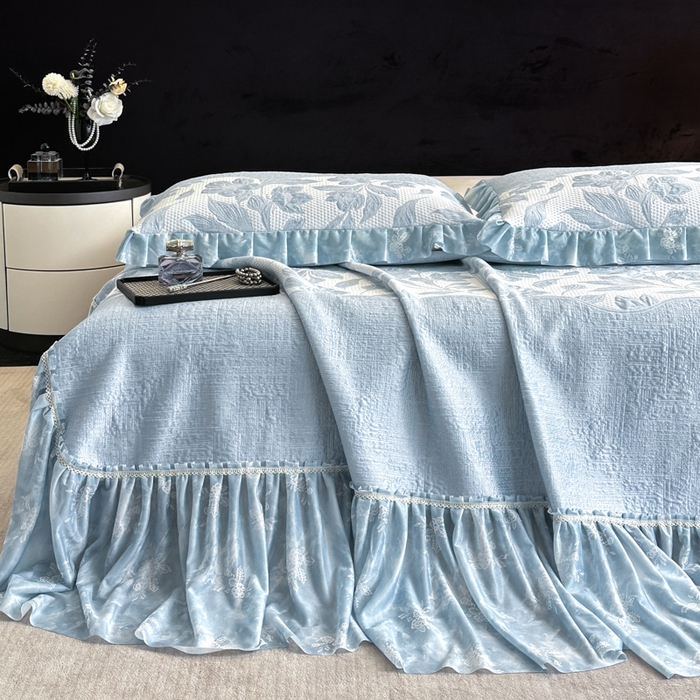 91家纺网 家纺一手货源 找家纺 诺梵家纺 2026新款冰豆豆PE高分子凉感印花床裙款凉席三件套【控价1.5米139 ；1.8米149；2.0米159】 小蛮腰-蓝