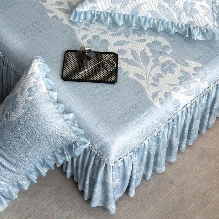 91家纺网 家纺一手货源 找家纺 诺梵家纺 2026新款冰豆豆PE高分子凉感印花床裙款凉席三件套【控价1.5米139 ；1.8米149；2.0米159】 小蛮腰-蓝