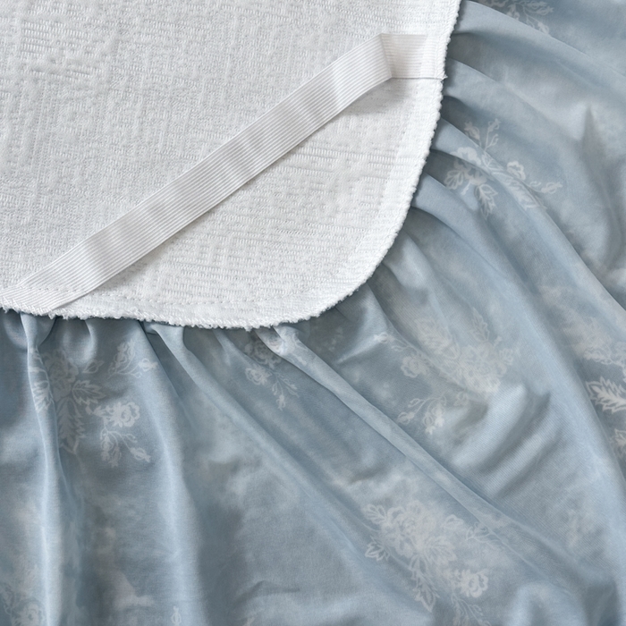 91家纺网 家纺一手货源 找家纺 诺梵家纺 2026新款冰豆豆PE高分子凉感印花床裙款凉席三件套【控价1.5米139 ；1.8米149；2.0米159】 小蛮腰-蓝