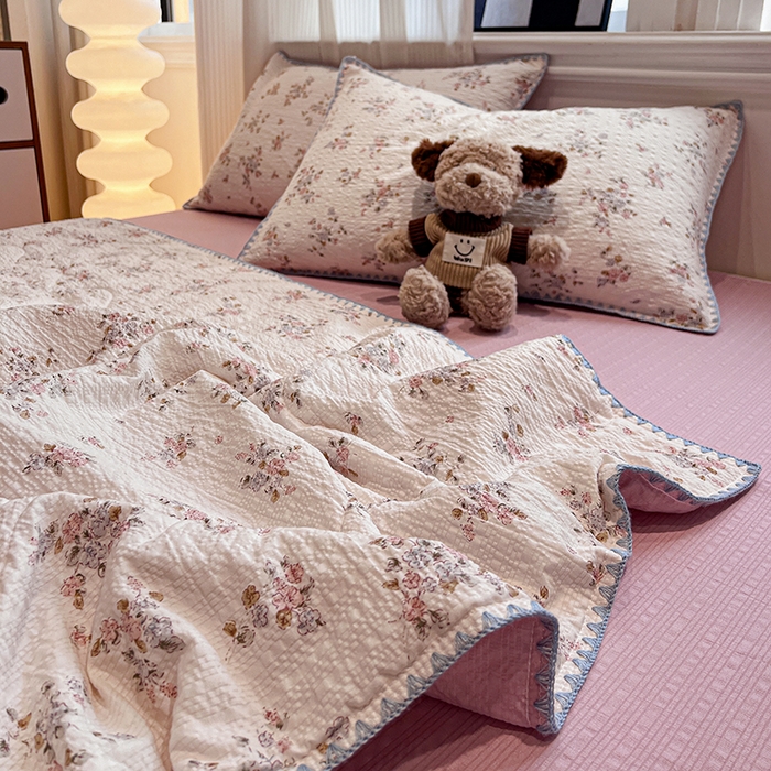 91家纺网 家纺一手货源 找家纺 一比一家纺 2026春夏新款三角针泡芙纱夏被夏凉被空调被四件套 三角针夏被-紫花楹