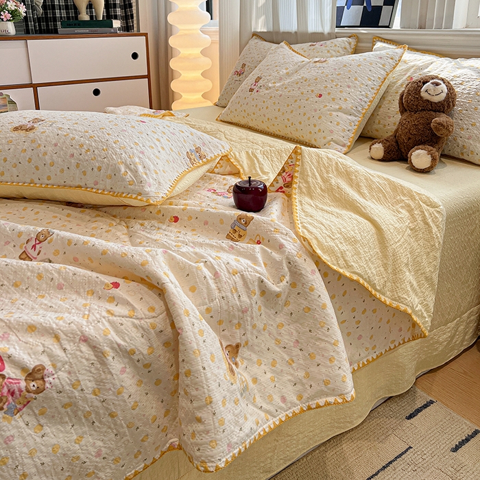 91家纺网 家纺一手货源 找家纺 一比一家纺 2026春夏新款三角针泡芙纱夏被夏凉被空调被四件套 三角针夏被-棕熊宝贝